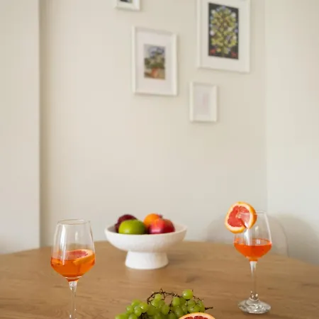 شقة Rock White Lotus