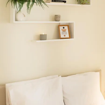 Rock White Lotus شقة