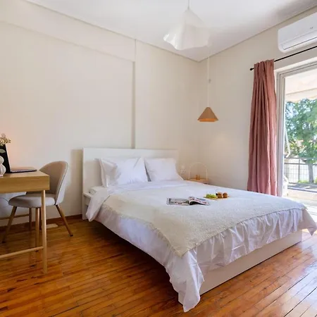 Rock White Lotus شقة *