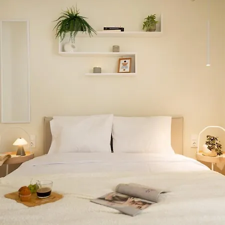 Rock White Lotus شقة