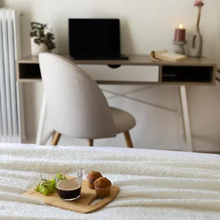 شقة Rock White Lotus