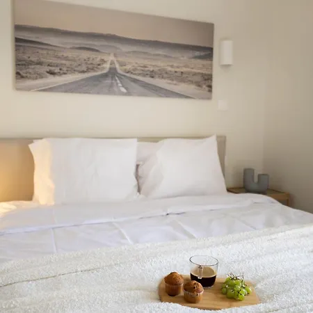 Rock White Lotus شقة