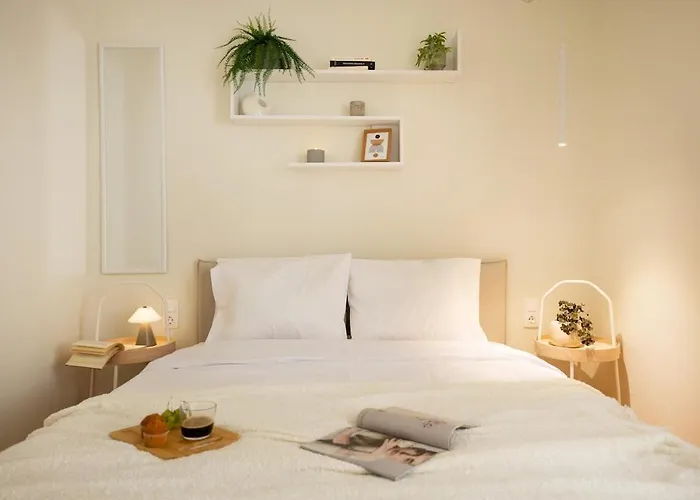 Rock White Lotus Apartament